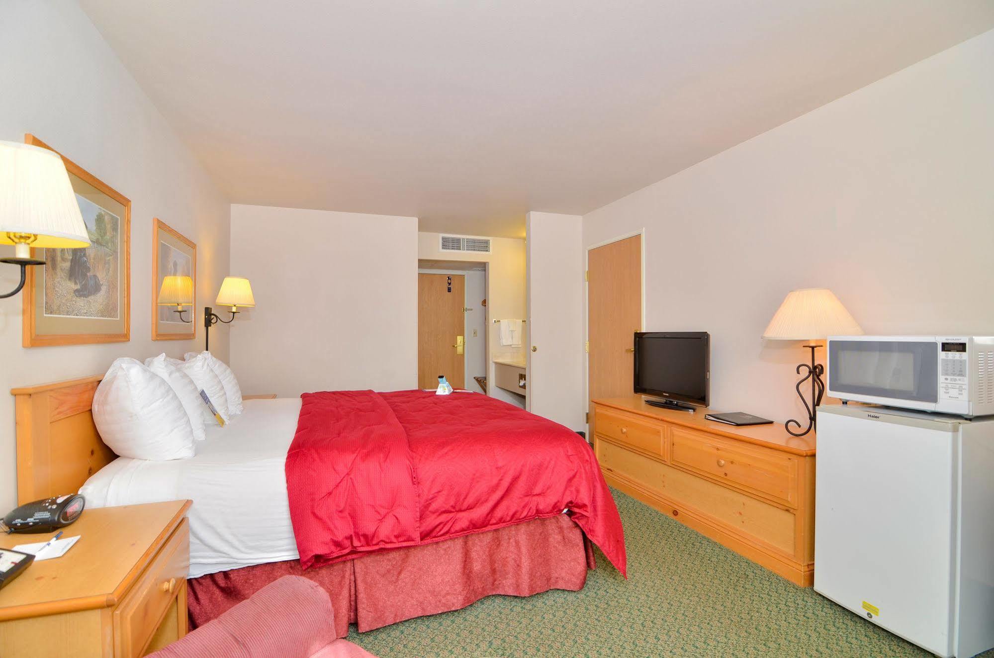 Best Western Yellowstone Crossing Hotel Laurel Room photo