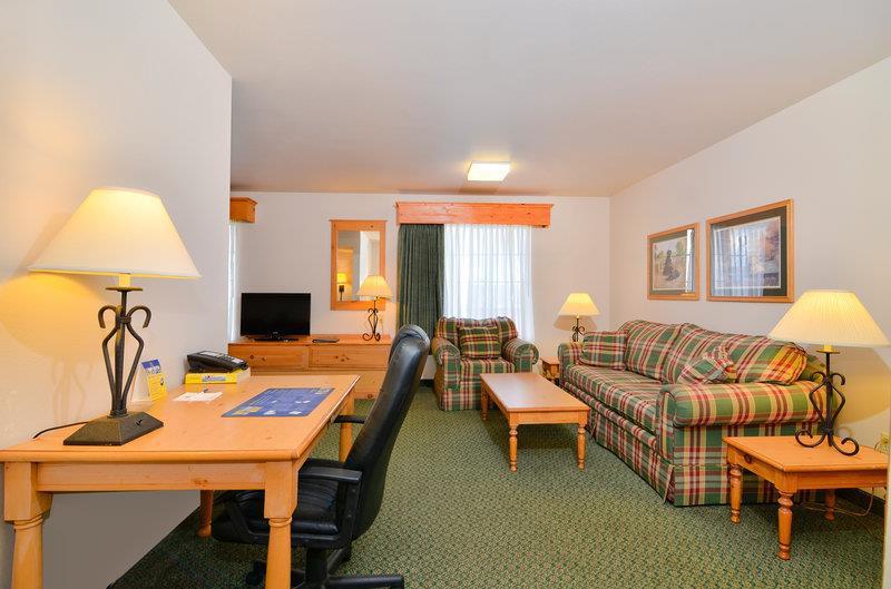 Best Western Yellowstone Crossing Hotel Laurel Room photo